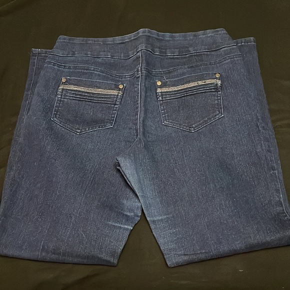 4/$20 Northern Reflections Straight Leg Ankle Jeans - Picture 5 of 5